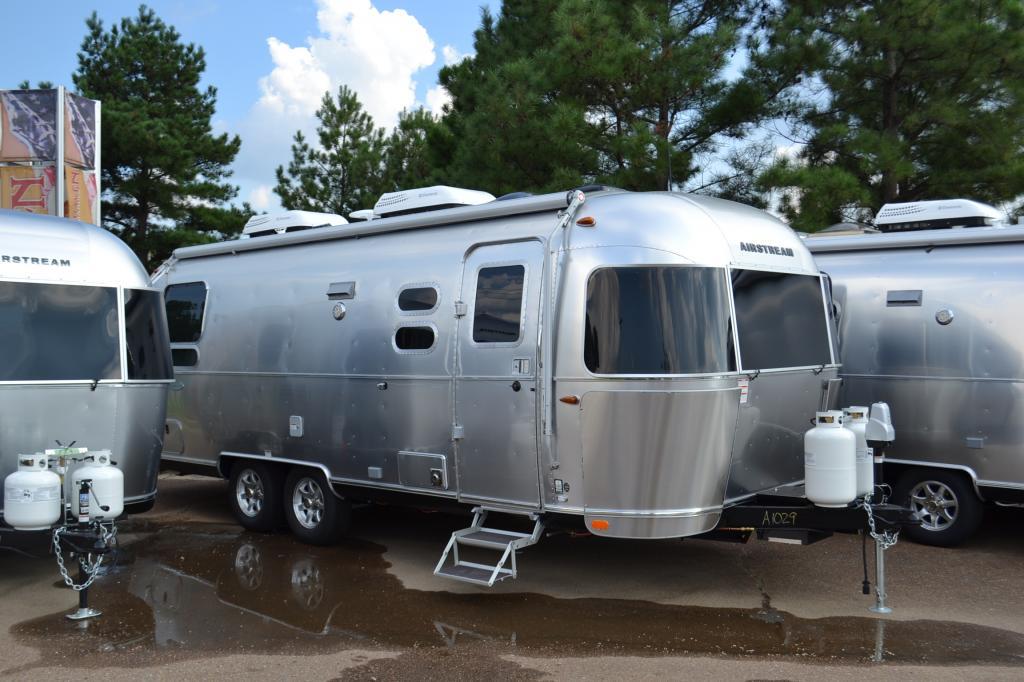 2017 Airstream Flying Cloud 25 TWIN