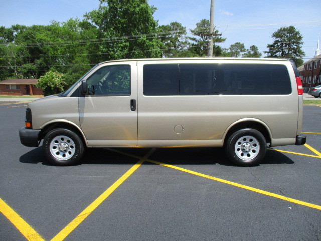2009 Chevrolet Express 1500  Van