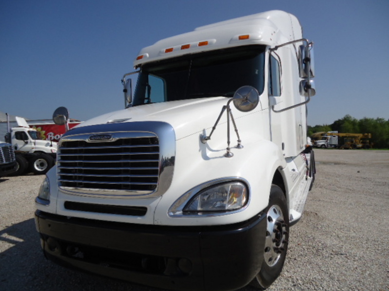 2007 Freightliner Columbia Mid Roof  Conventional - Day Cab