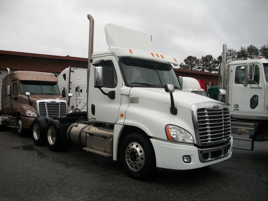 2012 Freightliner Cascadia  Conventional - Day Cab