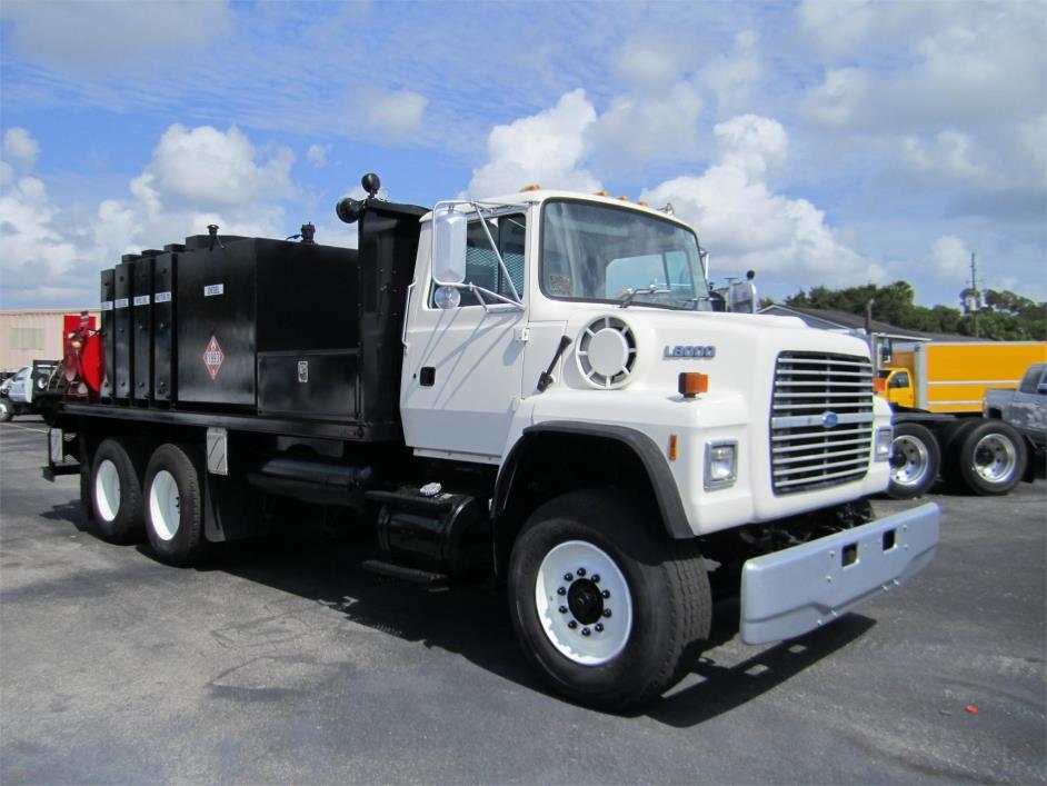 1996 Ford Lnt8000  Fuel Truck - Lube Truck