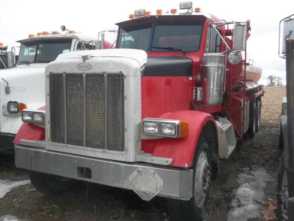 1999 Peterbilt 378  Vacuum Truck