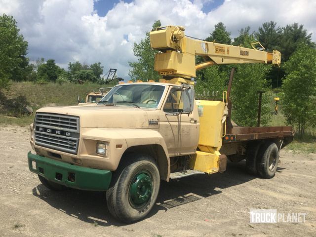 1982 Ford F-800  Bucket Truck - Boom Truck