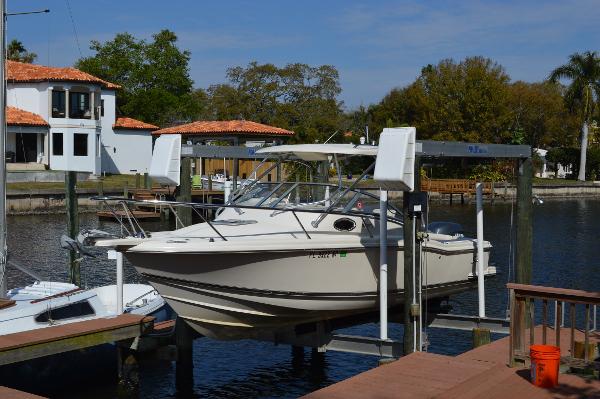 2005 Scout Boats 242 Abaco