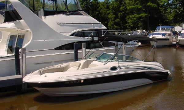 2003 Sea Ray 240 Sundeck