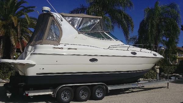 2002 Cruisers Yachts 3075 Express