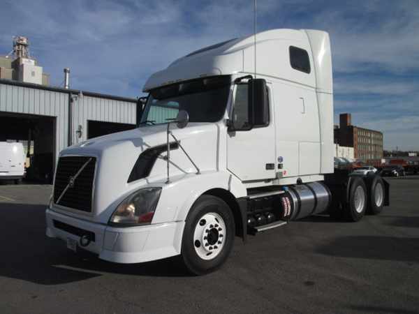 2011 Volvo Vnl  Conventional - Sleeper Truck