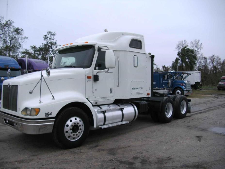 2005 International 9400i  Conventional - Sleeper Truck