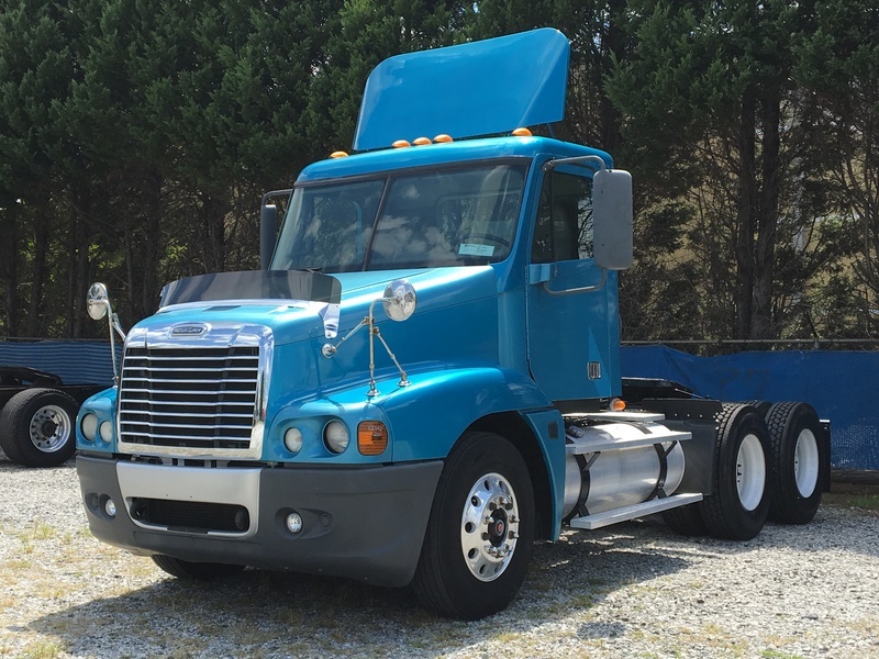 2007 Freightliner Century  Conventional - Day Cab