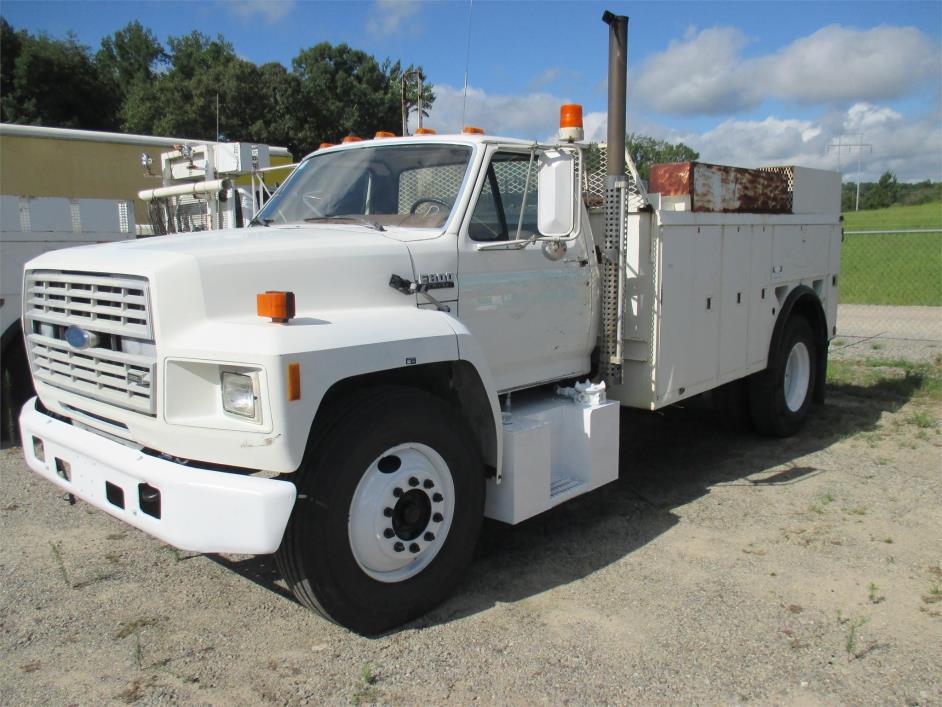 1992 Ford F700  Utility Truck - Service Truck