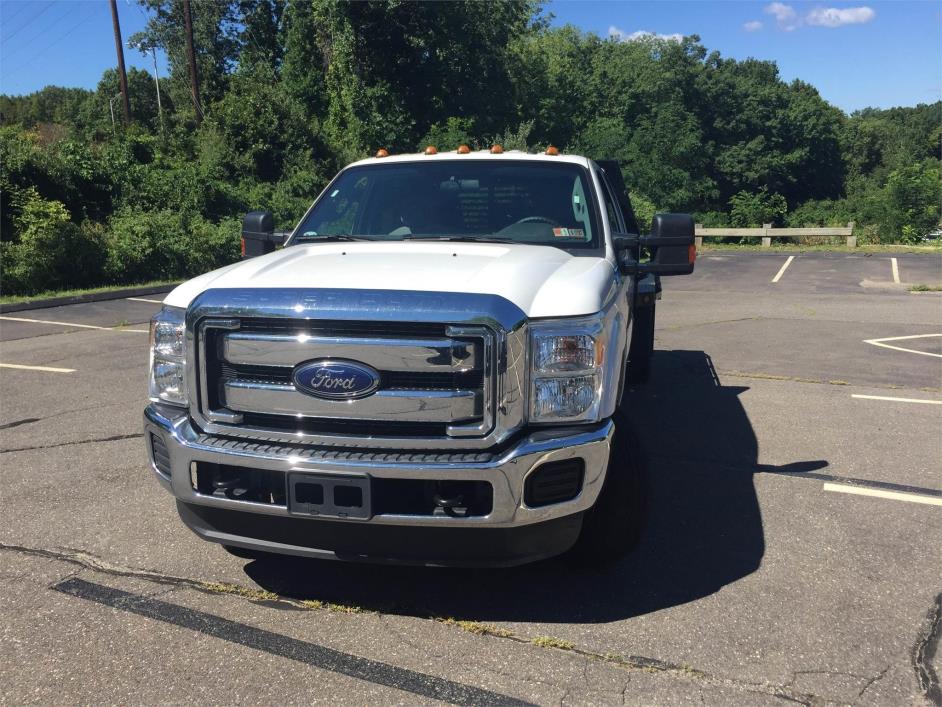 2016 Ford F350 Xlt  Flatbed Truck