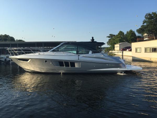 2016 Cruisers Yachts 45 Cantius Black Diamond