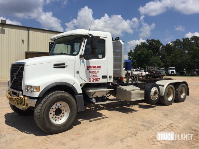 2008 Volvo Vhd104f  Conventional - Day Cab