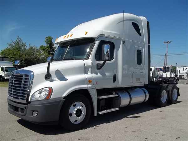 2013 Freightliner Cascadia 125  Conventional - Sleeper Truck