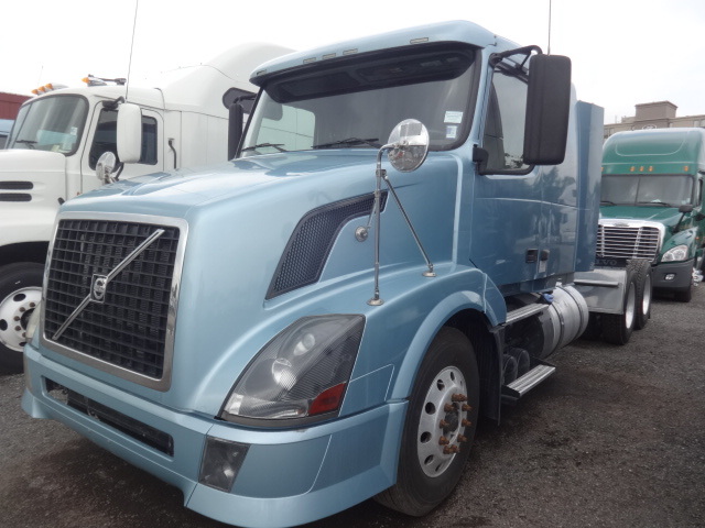 2011 Volvo Vnl430  Conventional - Sleeper Truck