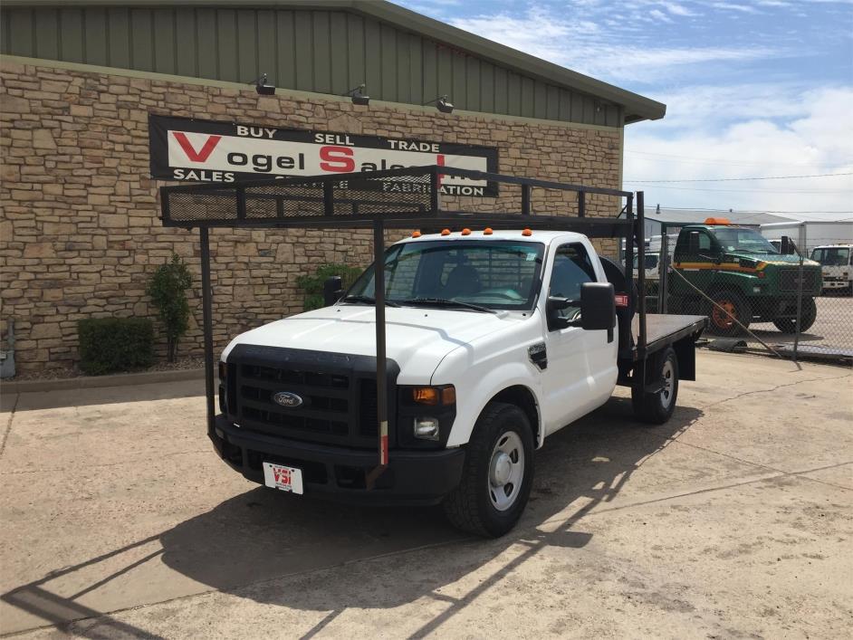 2006 Ford F350 Xl Sd  Flatbed Truck