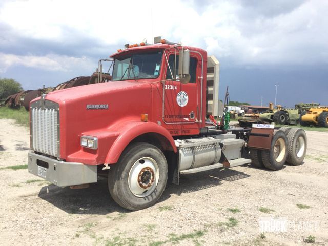 1999 Kenworth T800b  Conventional - Day Cab