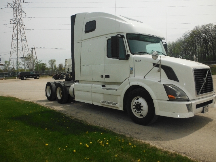 2011 Volvo Vnl  Conventional - Sleeper Truck