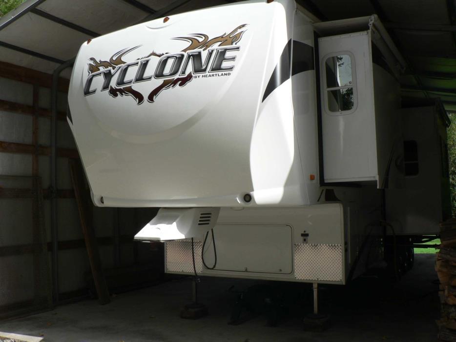 2009 Heartland CYCLONE 3210