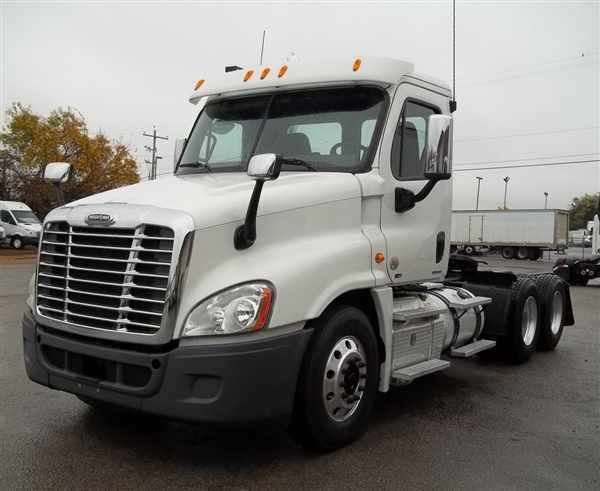 2011 Freightliner Cascadia 125  Conventional - Day Cab