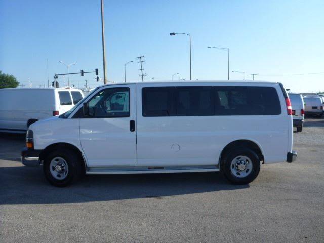 2009 Chevrolet Express  3500 3  Passenger Van