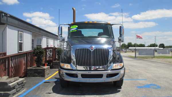 2009 International 8600  Conventional - Day Cab