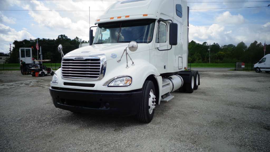 2009 Freightliner Columbia Cl12064st  Conventional - Sleeper Truck