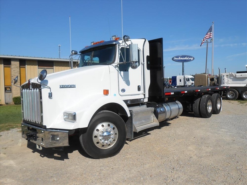 2014 Kenworth T800 Ext Cab  Flatbed Truck