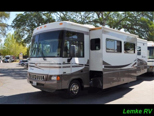 2005 Winnebago Voyage 33V