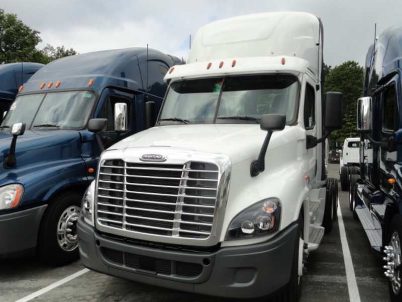 2016 Freightliner Cascadia Day Cab  Conventional - Day Cab