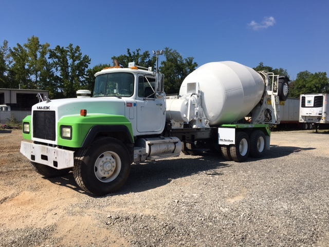 2001 Mack Rd690s  Mixer Truck