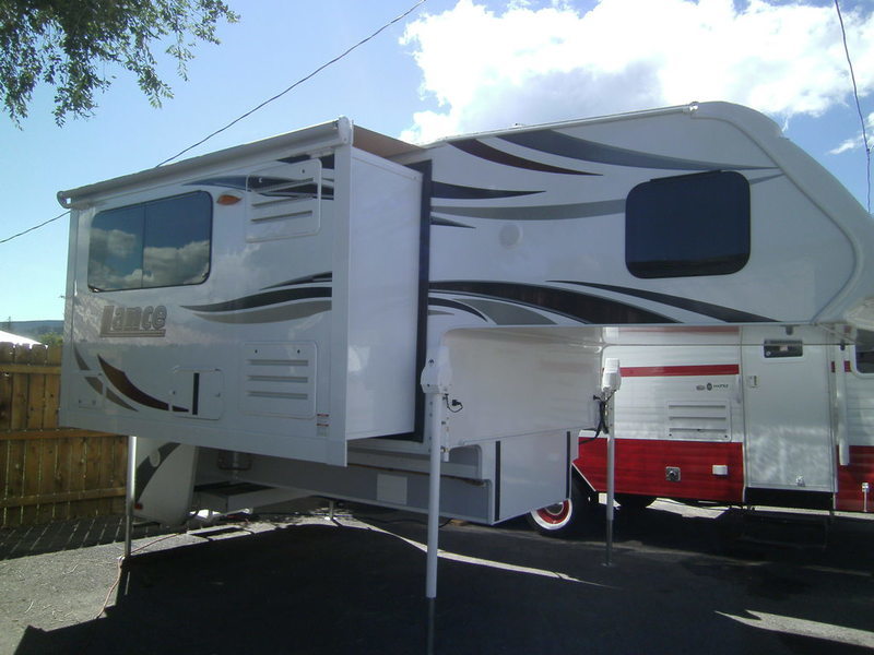 2017 Lance Truck Campers 995