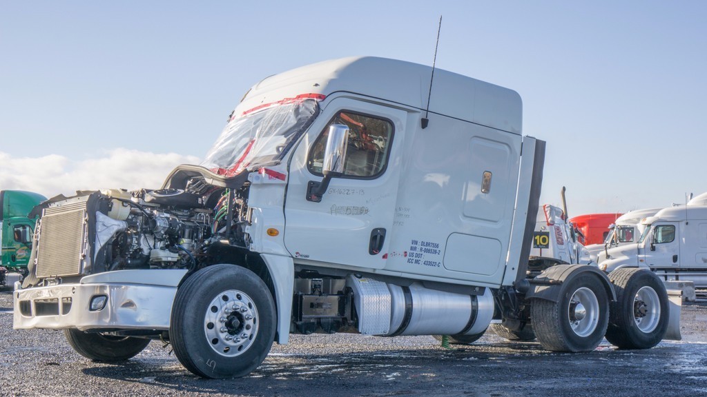 2013 Freightliner Cascadia  Salvage Truck