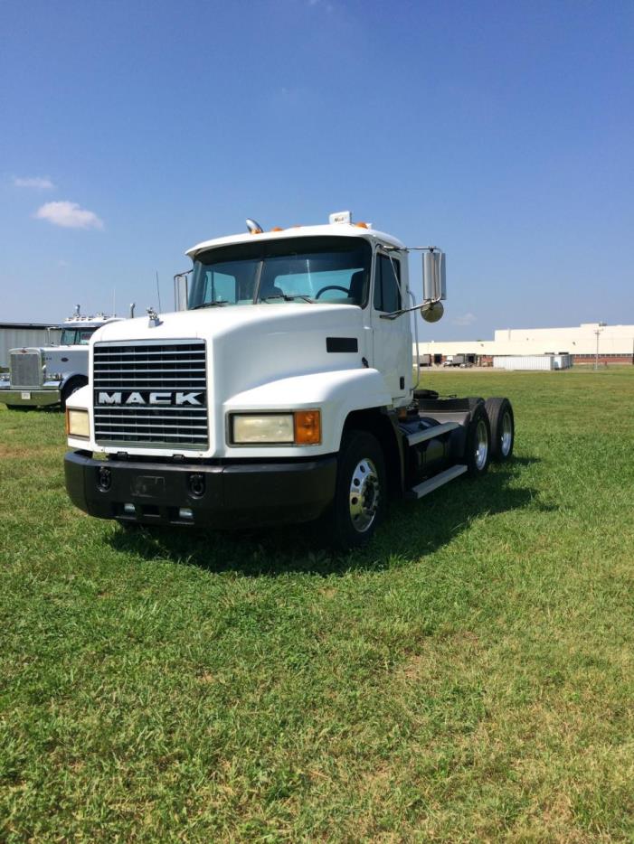 2000 Mack Ch613  Conventional - Day Cab