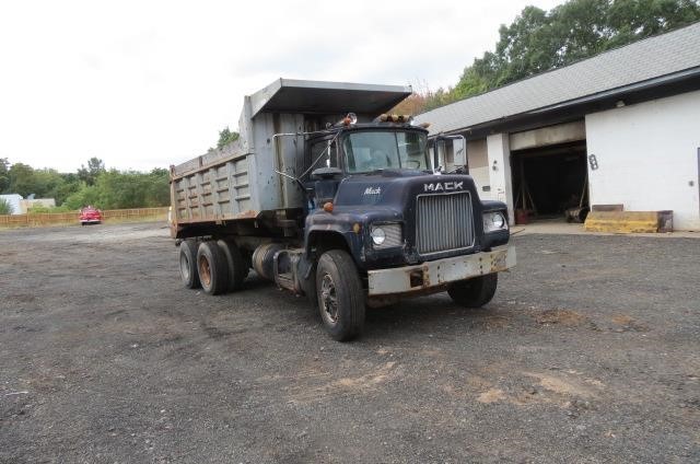 1977 Mack Dm686s  Conventional - Day Cab