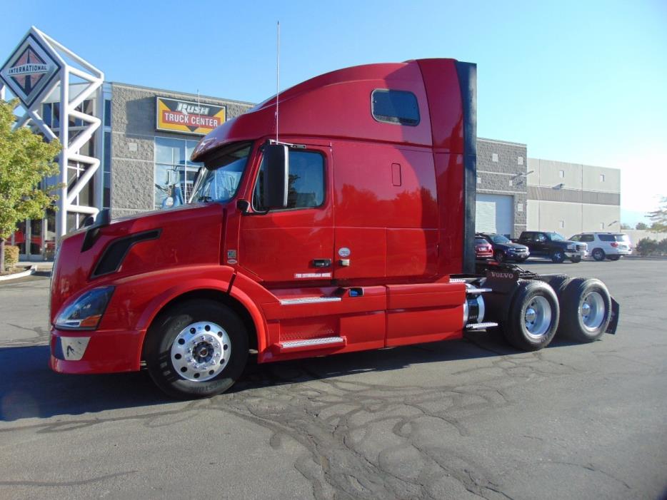 2013 Volvo 670  Conventional - Sleeper Truck