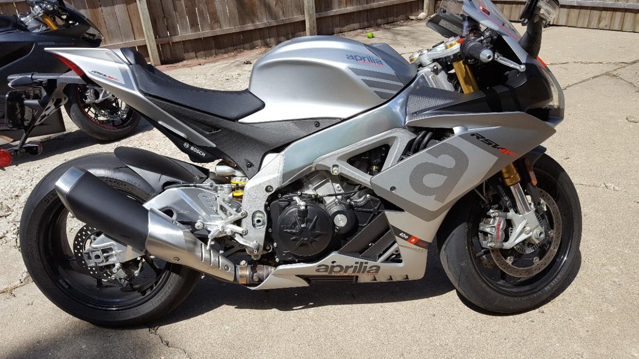 2016 Aprilia RSV4 R