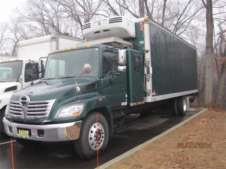 2008 Hino 338  Dry Van