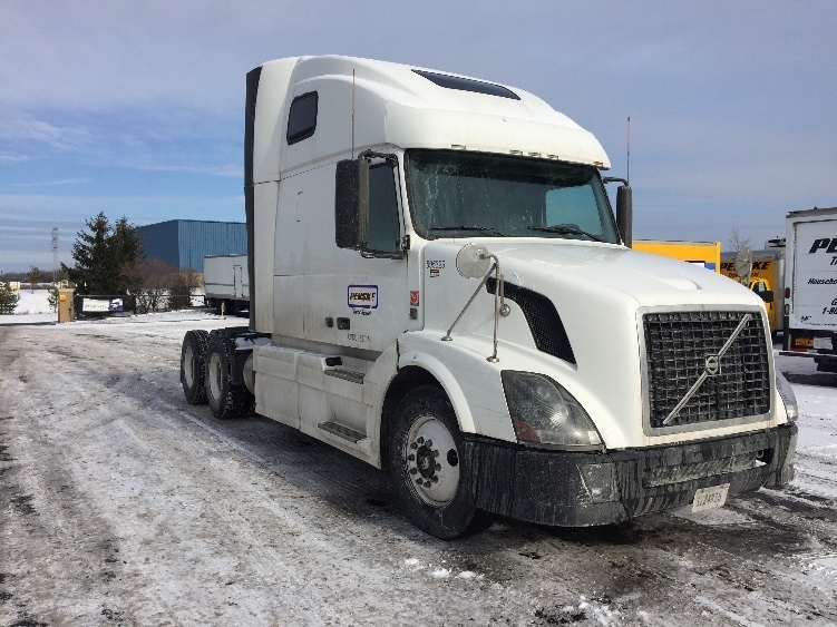 2011 Volvo Vnl  Conventional - Sleeper Truck