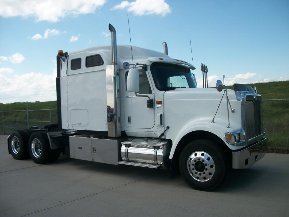 2009 Navistar 9900  Conventional - Sleeper Truck