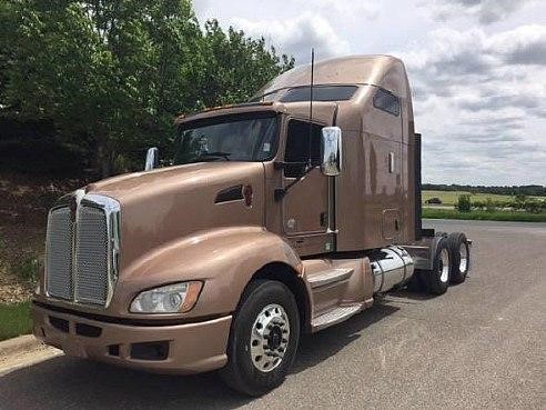 2010 Kenworth T-660  Conventional - Sleeper Truck