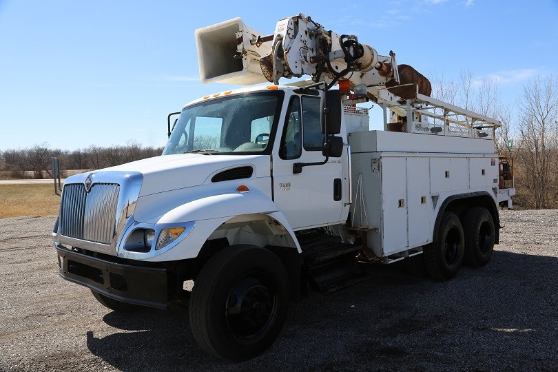 2003 International 7400  Digger Derrick