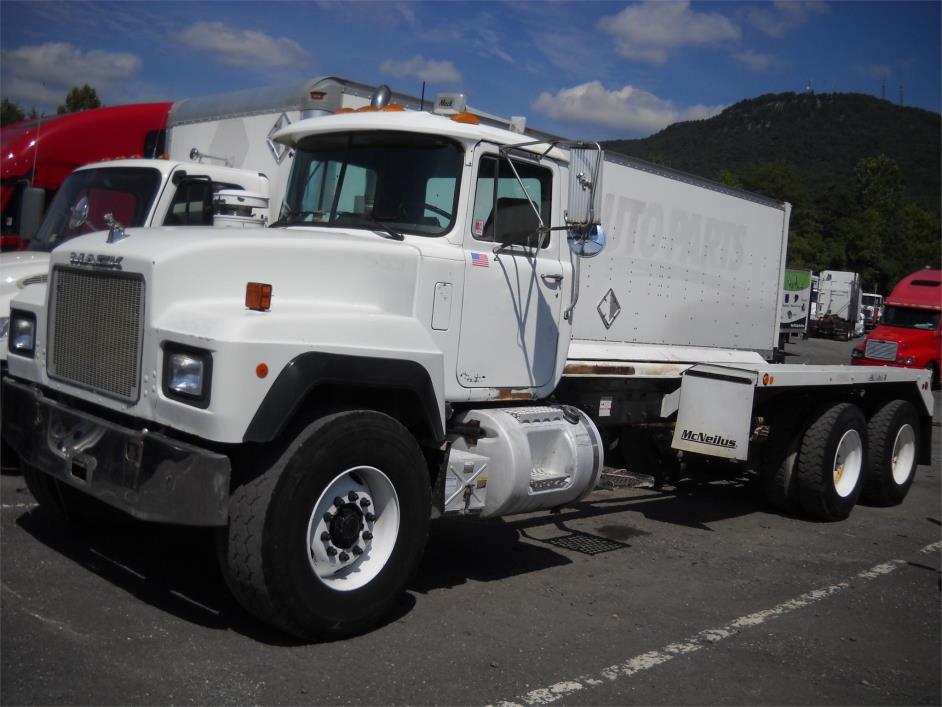 2001 Mack Rd600  Cab Chassis