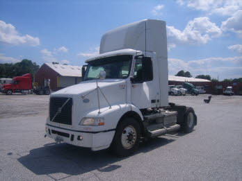 2010 Volvo Vnm420  Tractor