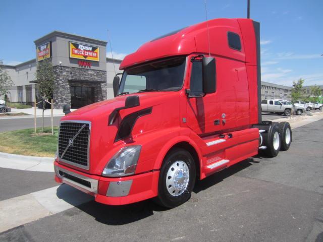 2013 Volvo Vnl670  Conventional - Day Cab