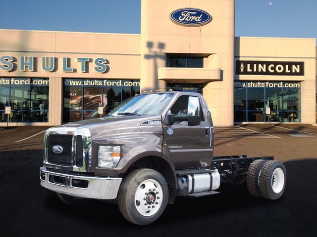 2016 Ford S-Duty F-750  Cab Chassis