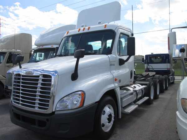 2011 Freightliner Cascadia 125  Conventional - Day Cab