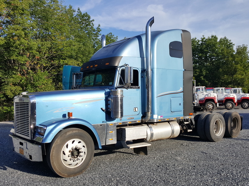 2000 Freightliner Classic  Conventional - Sleeper Truck