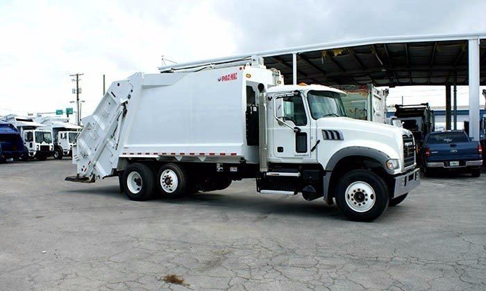 2015 Mack Granite  Garbage Truck