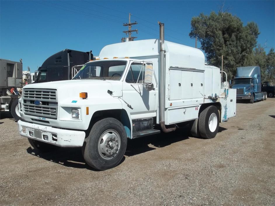 1986 Ford F700  Fuel Truck - Lube Truck